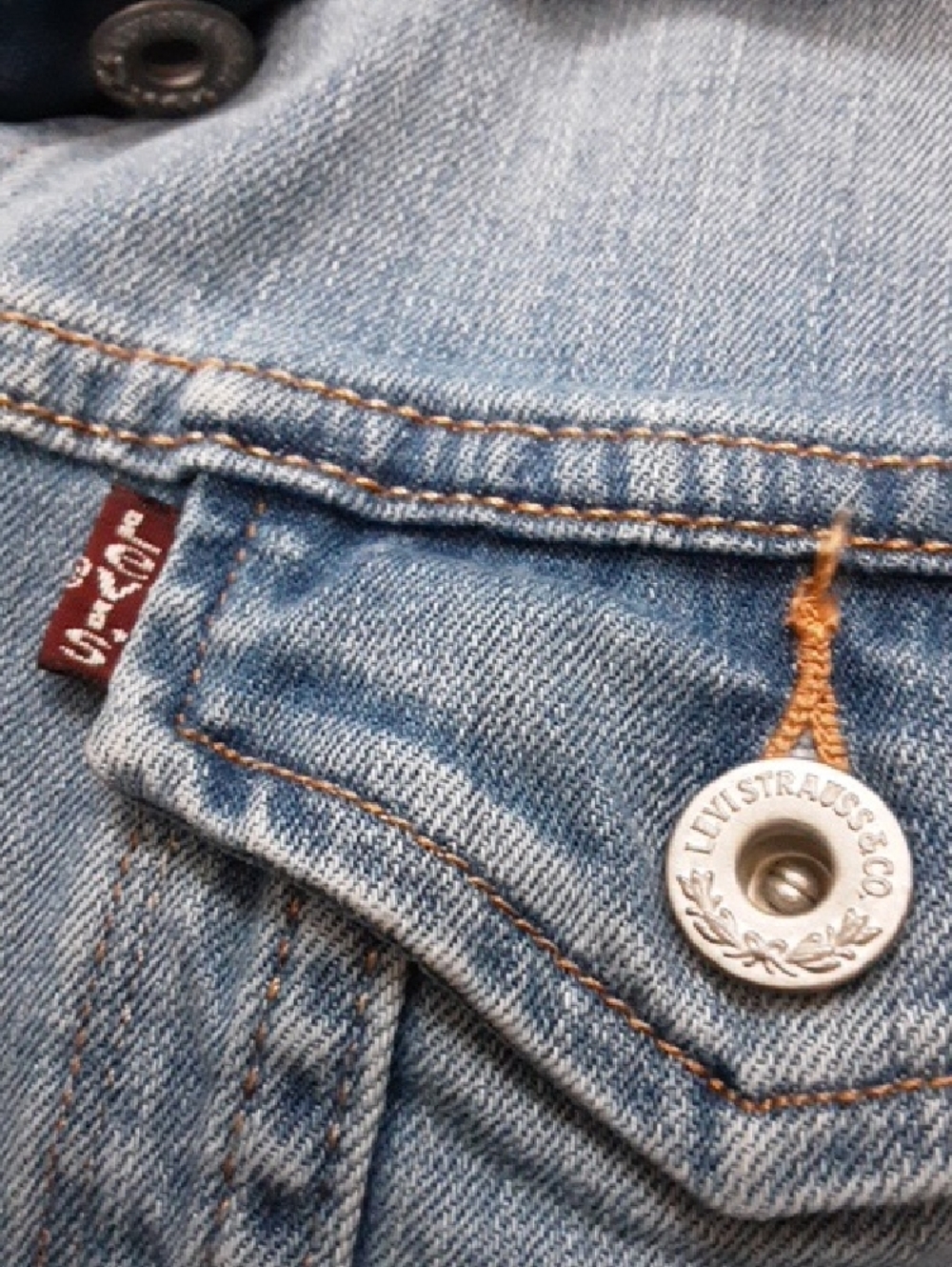 Levi's Women's Light Blue Denim Jacket - Button Front - Picture 4 of 7